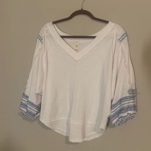 FREE PEOPLE WHITE BLOUSE WITH BLUE DETAILING